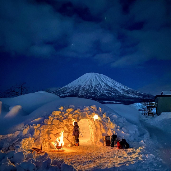 かまくらと羊蹄山の画像