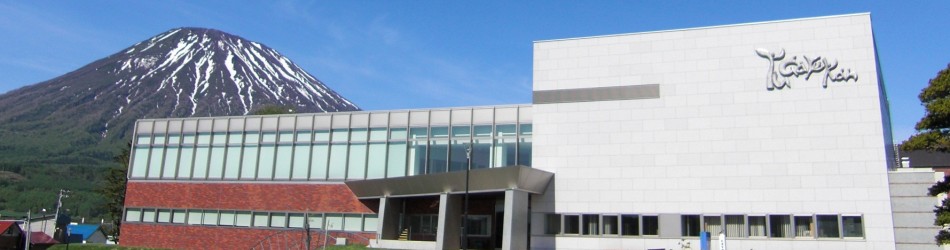 生涯学習センター湧学館建物外観